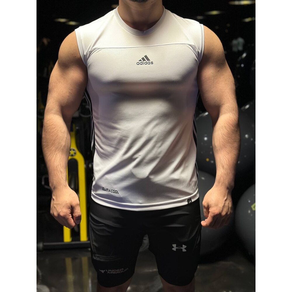 Beyaz adidas atlet