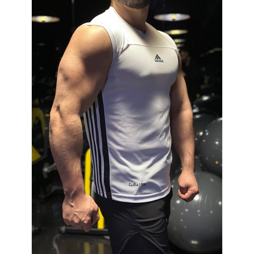 Beyaz adidas atlet
