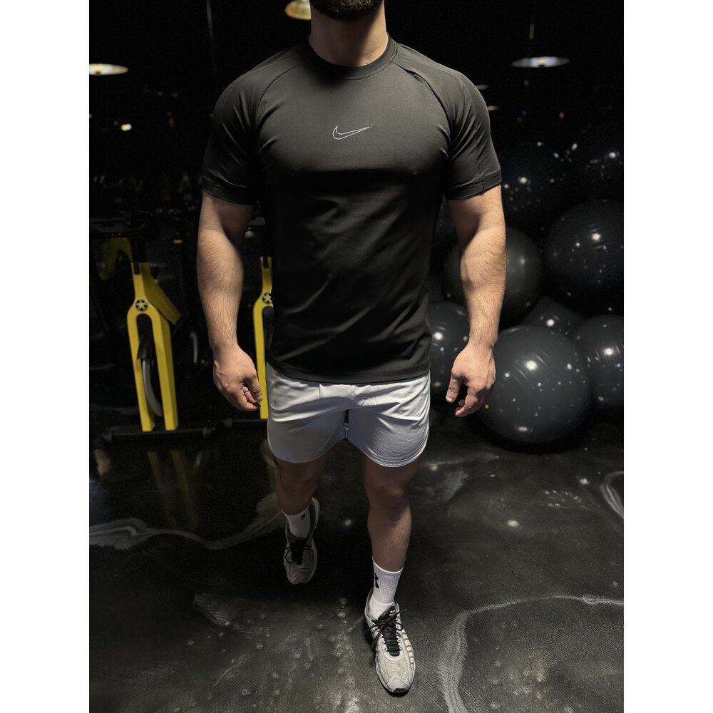 Siyah nike tshirt