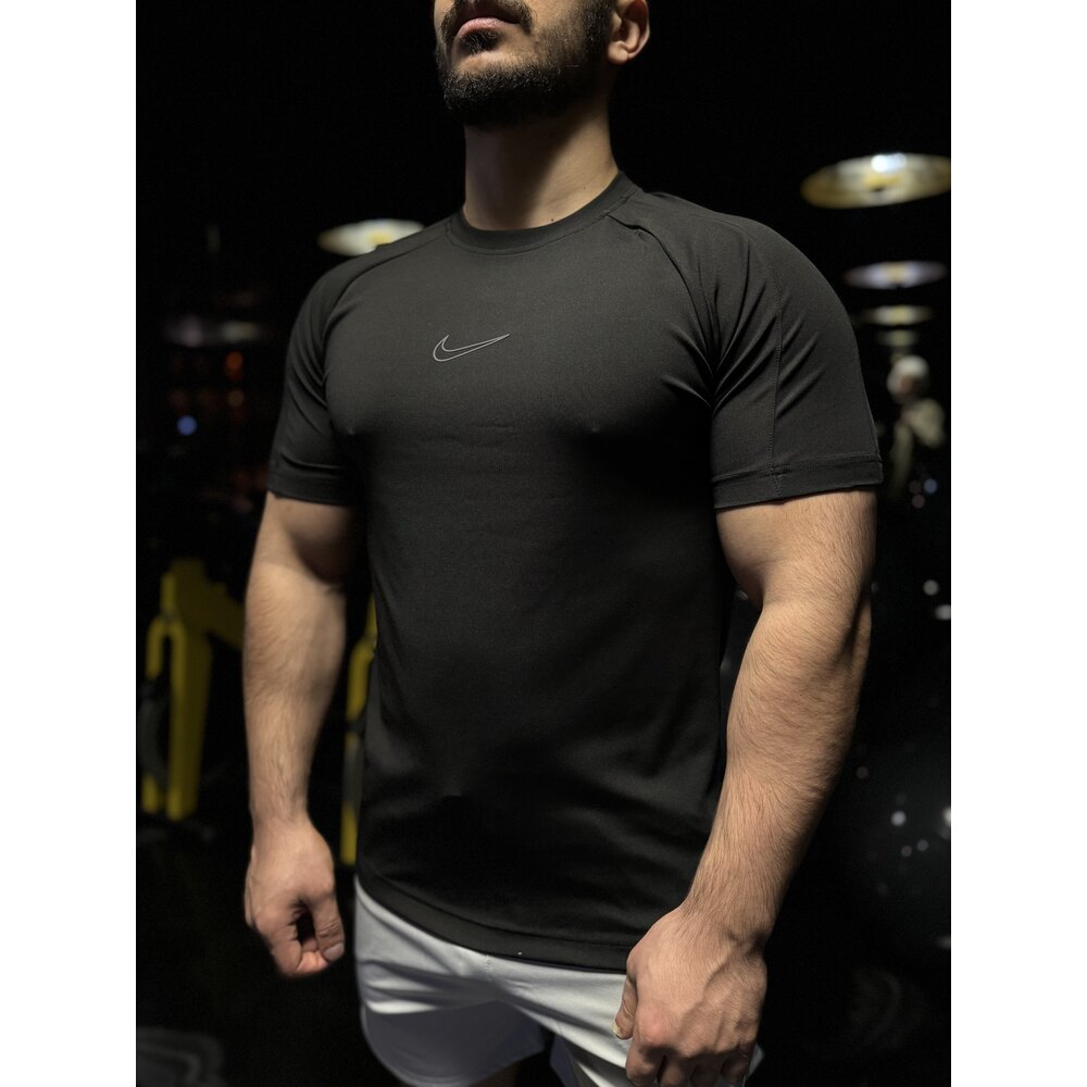Siyah nike tshirt